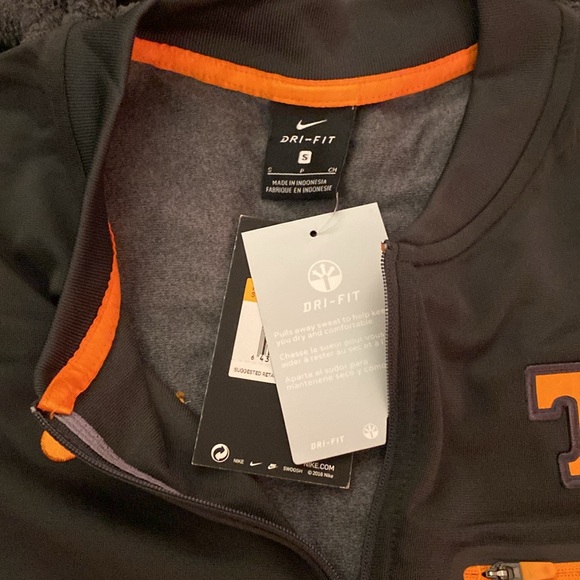NWT men’s Nike UT jacket - Picture 3 of 4